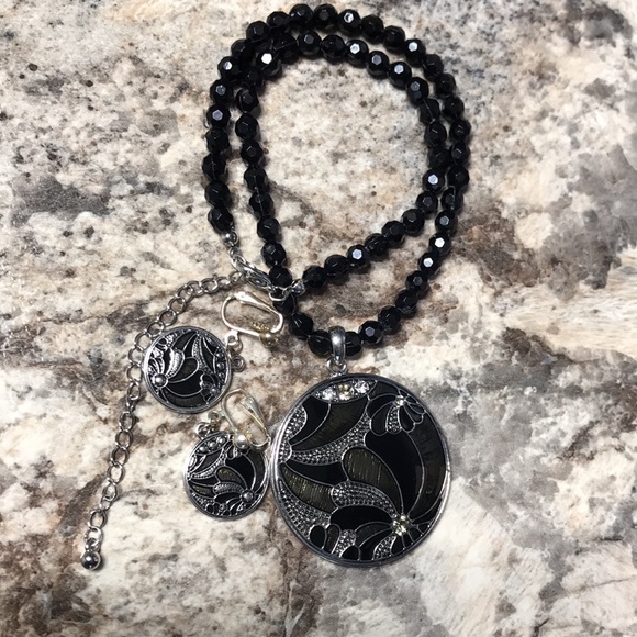 Vintage Black Beaded Choker Necklace & Earrings; with 5 Clear Rhinestones - Picture 10 of 10